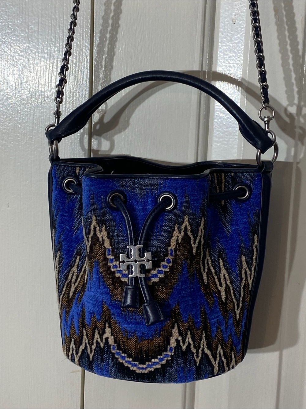 TORY BURVH FLEMING SOFT FLAME STITCH BUCKET BAG